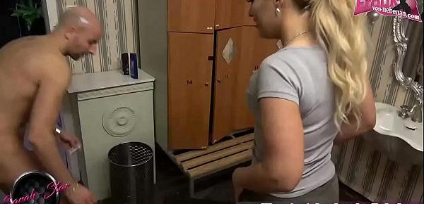  Deutsche blonde amateur milf fickt im Fitnessstudio den Trainer